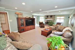 64 Mohegan Dr, West Hartford, CT 06117 - Photo 17