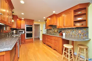 64 Mohegan Dr, West Hartford, CT 06117 - Photo 11