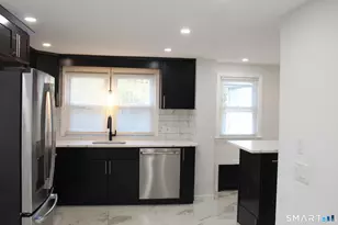 18 Walsh St, Bloomfield, CT 06002 - Photo 3