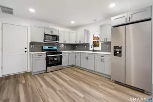 38 Young St, Waterbury, CT 06704 - Photo 13