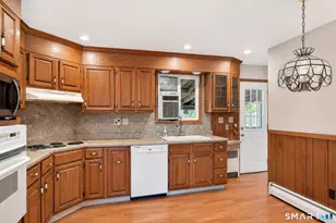 10 Horseshoe Dr, Danbury, CT 06811 - Photo 9