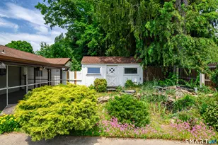 10 Horseshoe Dr, Danbury, CT 06811 - Photo 29
