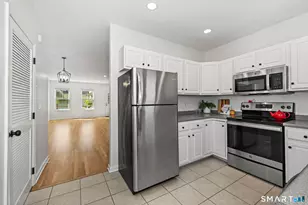 17 Dolsen Pl, Stamford, CT 06901 - Photo 9