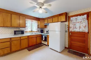 5 Pershing Rd, Windsor Locks, CT 06096 - Photo 3