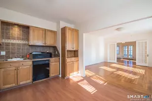 2 Pleasant St, Windsor Locks, CT 06096 - Photo 7