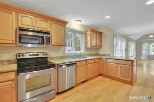 24 Lantern Ln, Vernon, CT 06066 - Photo 9