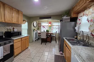 19 Manhan St, Waterbury, CT 06710 - Photo 3