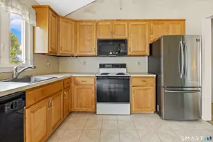 34 Fairlawn St, Bristol, CT 06010 - Photo 9