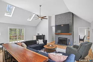 19 Crabapple Ln, Newtown, CT 06470 - Photo 9