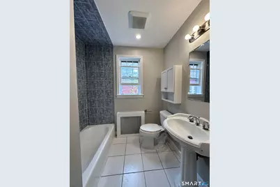 124 Harborview Avenue, Bridgeport, CT 06605 - Photo 7