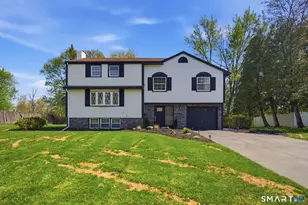 32 Brentwood Dr, Bloomfield, CT 06002 - Photo 1