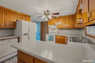 32 Loveland Ln, Bristol, CT 06010 - Photo 9