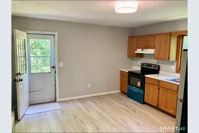 60 Dickerman Avenue #60, Windsor Locks, CT 06096 - Photo 9