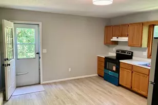 60 Dickerman Ave, Windsor Locks, CT 06096 - Photo 9