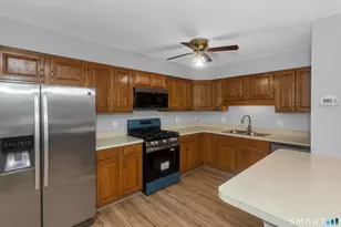 201 Ashmead Cmns, Enfield, CT 06082 - Photo 9