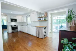 19 Lawton Dr, Simsbury, CT 06070 - Photo 9