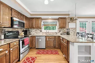 52 Brittany Ln, Naugatuck, CT 06770 - Photo 9