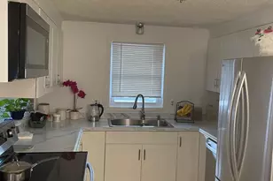 22 Leslie St, Stamford, CT 06902 - Photo 3