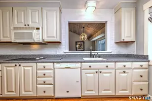 96 Seminole Ln, Stratford, CT 06614 - Photo 17