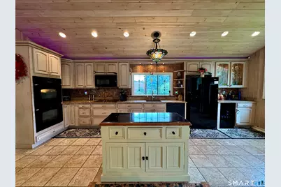 22 Larkspur Drive, Trumbull, CT 06611 - Photo 7