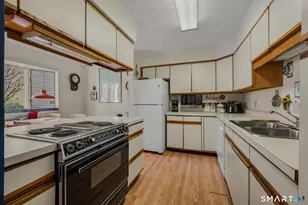 2 Laurel Dr, Old Lyme, CT 06441 - Photo 9