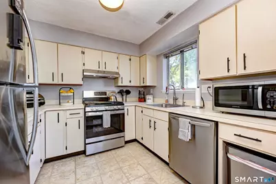 70 Country Place #70, Shelton, CT 06484 - Photo 11