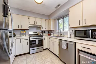 70 Country Pl, Shelton, CT 06484 - Photo 11