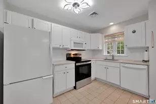 9 Henley Way, West Hartford, CT 06117 - Photo 7