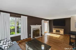 8 Dibble Hollow Ln, Windsor Locks, CT 06096 - Photo 9