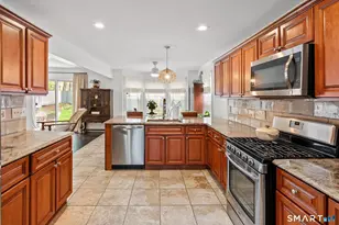 45 Maybrook Rd, Waterbury, CT 06708 - Photo 7