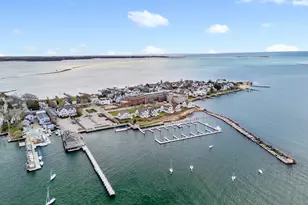 8 Stonington Commons, Stonington, CT 06378 - Photo 3