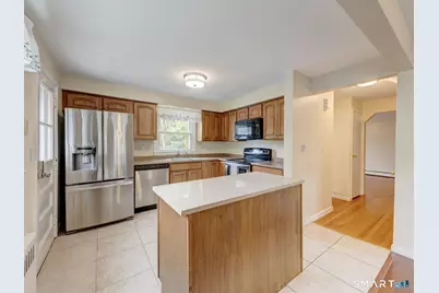 123 Bretton Road, Manchester, CT 06042 - Photo 5