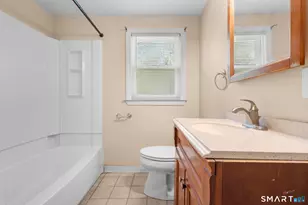 4 Bowen Rd, North Haven, CT 06473 - Photo 17