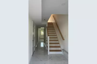 1686 Litchfield Turnpike #A, Woodbridge, CT 06525 - Photo 3