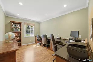 33 Club Cir, Stamford, CT 06905 - Photo 17