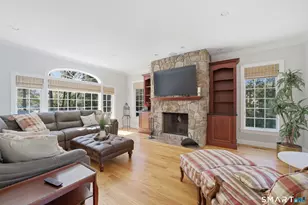 33 Club Cir, Stamford, CT 06905 - Photo 11