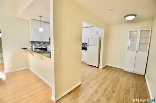 18 Amsterdam Ave, Bridgeport, CT 06606 - Photo 5