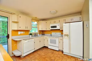86 Brandywine Ln, Suffield, CT 06078 - Photo 9