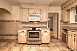 125 Glenridge Rd E, Stratford, CT 06614 - Photo 17