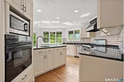 120 Braeside Drive, Hamden, CT 06514 - Photo 11