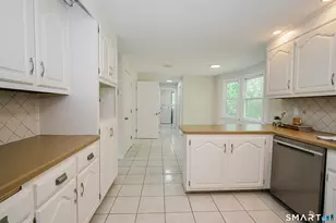 24 Valley View Dr, Windsor, CT 06095 - Photo 9