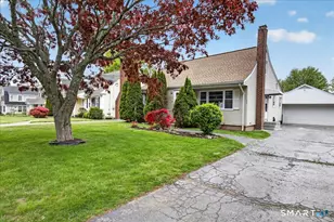 106 Moritz Pl, Fairfield, CT 06824 - Photo 3
