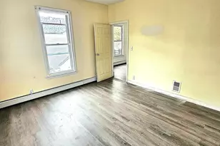 141 Crown St, Meriden, CT 06450 - Photo 5