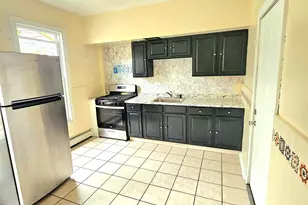 141 Crown St, Meriden, CT 06450 - Photo 3