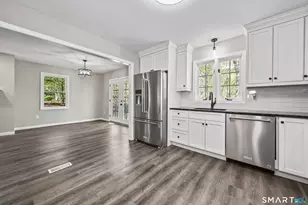 371 Dunfey Ln, Windsor, CT 06095 - Photo 9