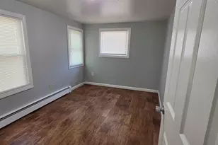 8 Mannz St, Hartford, CT 06114 - Photo 9