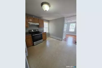 8 Mannz Street, Hartford, CT 06114 - Photo 3