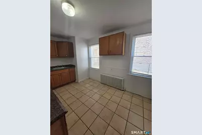 8 Mannz Street, Hartford, CT 06114 - Photo 15