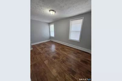 8 Mannz Street, Hartford, CT 06114 - Photo 7