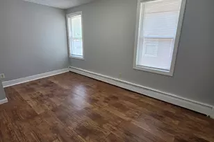 8 Mannz St, Hartford, CT 06114 - Photo 7